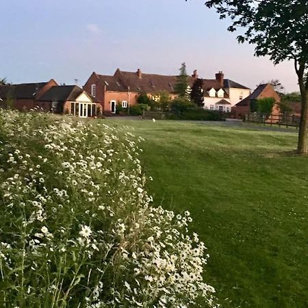 Cottage Barn Conversion On Working Farm วุร์สเตอร์ ภายนอก รูปภาพ