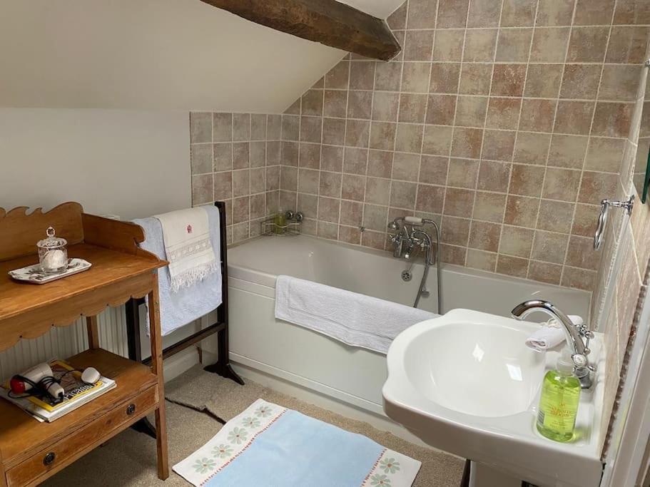 Cottage Barn Conversion On Working Farm วุร์สเตอร์ ภายนอก รูปภาพ